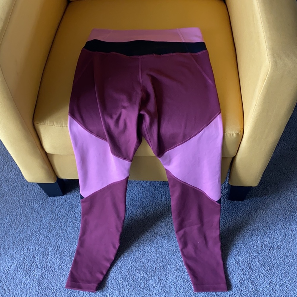 Nike leggings size small. Barely worn - Picture 2 of 5